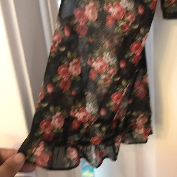NWT Floral Crop Top by the Hanger - Picture 3 of 5